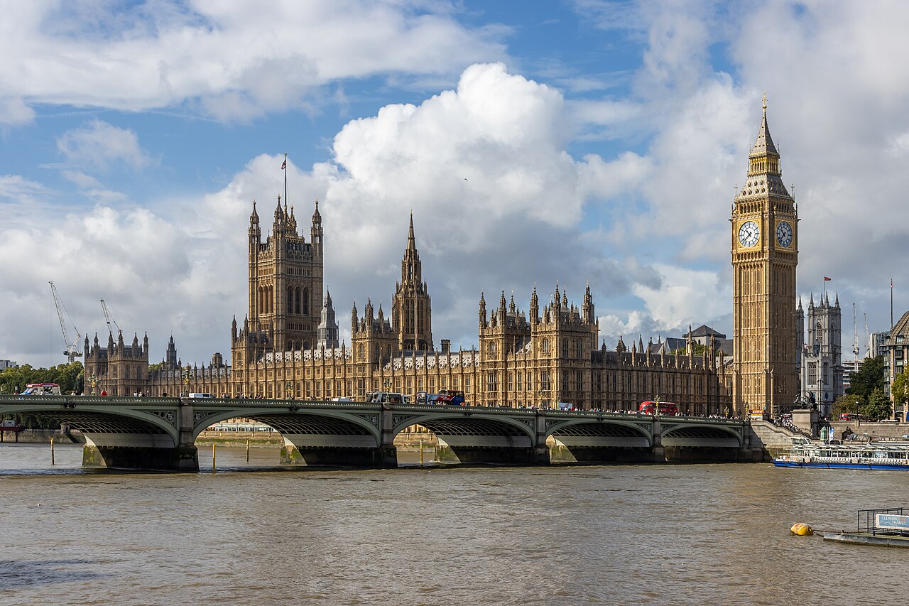 Westminster Bridge across the Thames in front of the Palace of Westminster and Elizabeth Tower